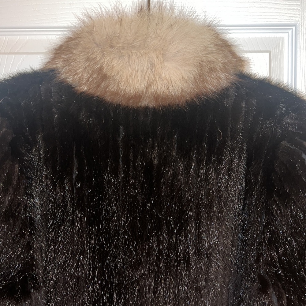 Beautiful! Maison Blanche real mink! Very beautiful with a gorgeous sheen! - Picture 5 of 8